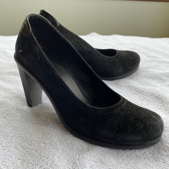 Donald J. Pliner Shoes - 💕Host Pick💕 Donald J Pliner Suede high heels Made In Italy 🇮🇹